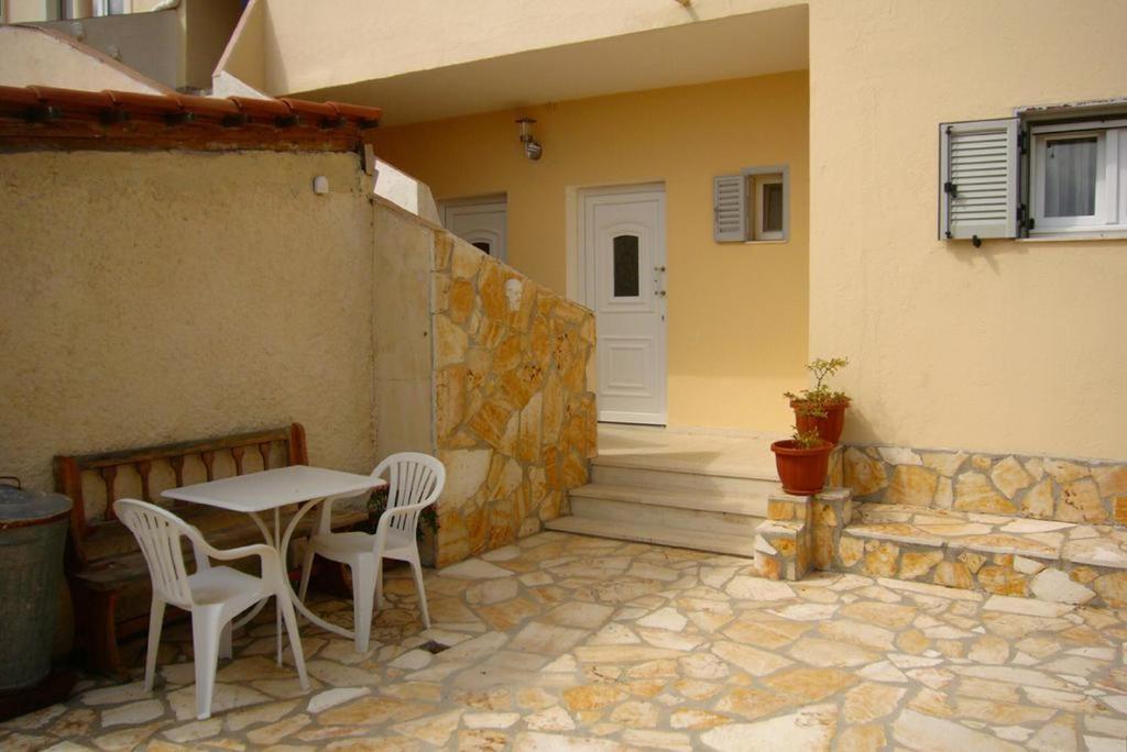 Hellmann Apartments Afión Extérieur photo